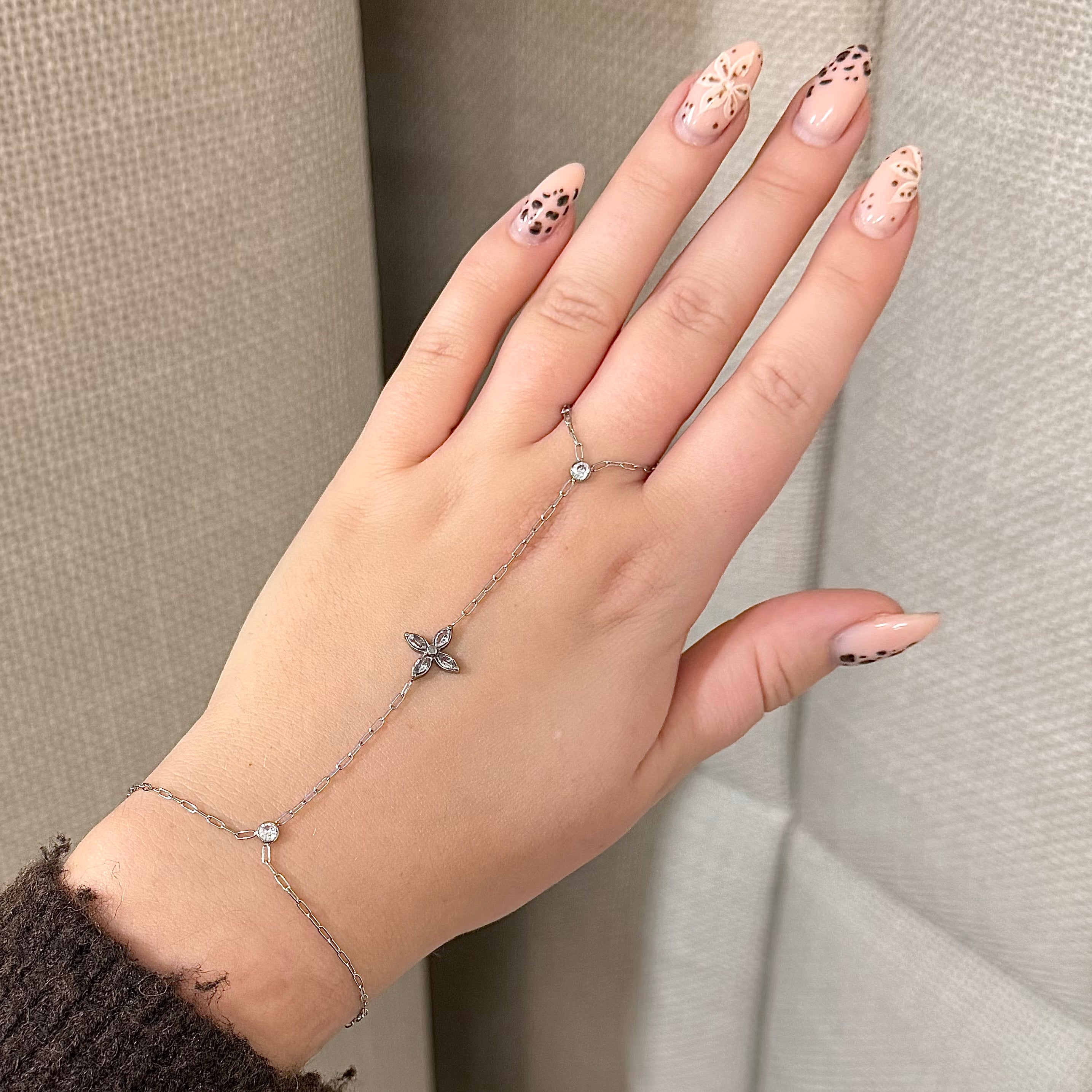 Handchain Flower - Silver