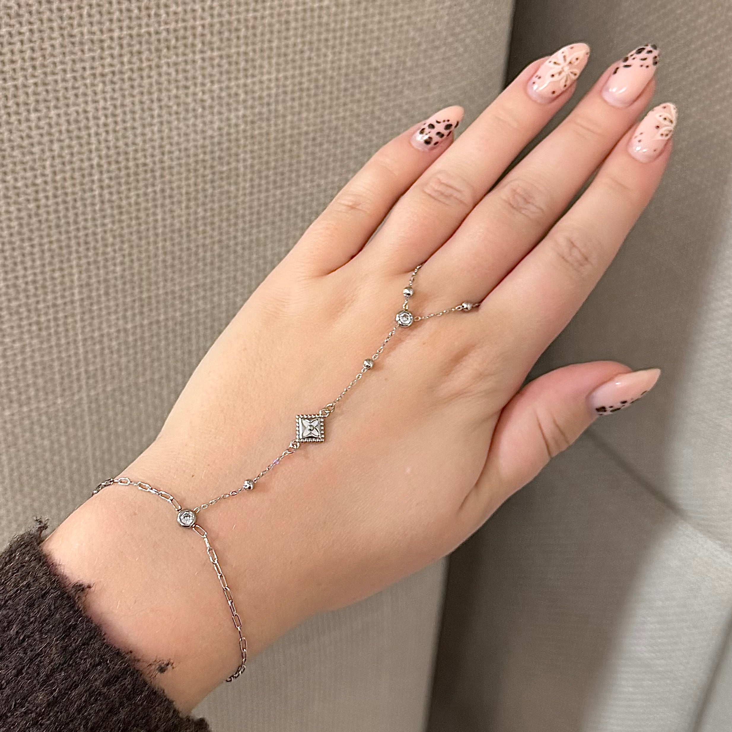 Handchain Iris - Silver