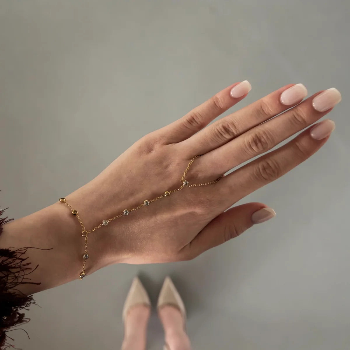 Handchain Studs - Gold
